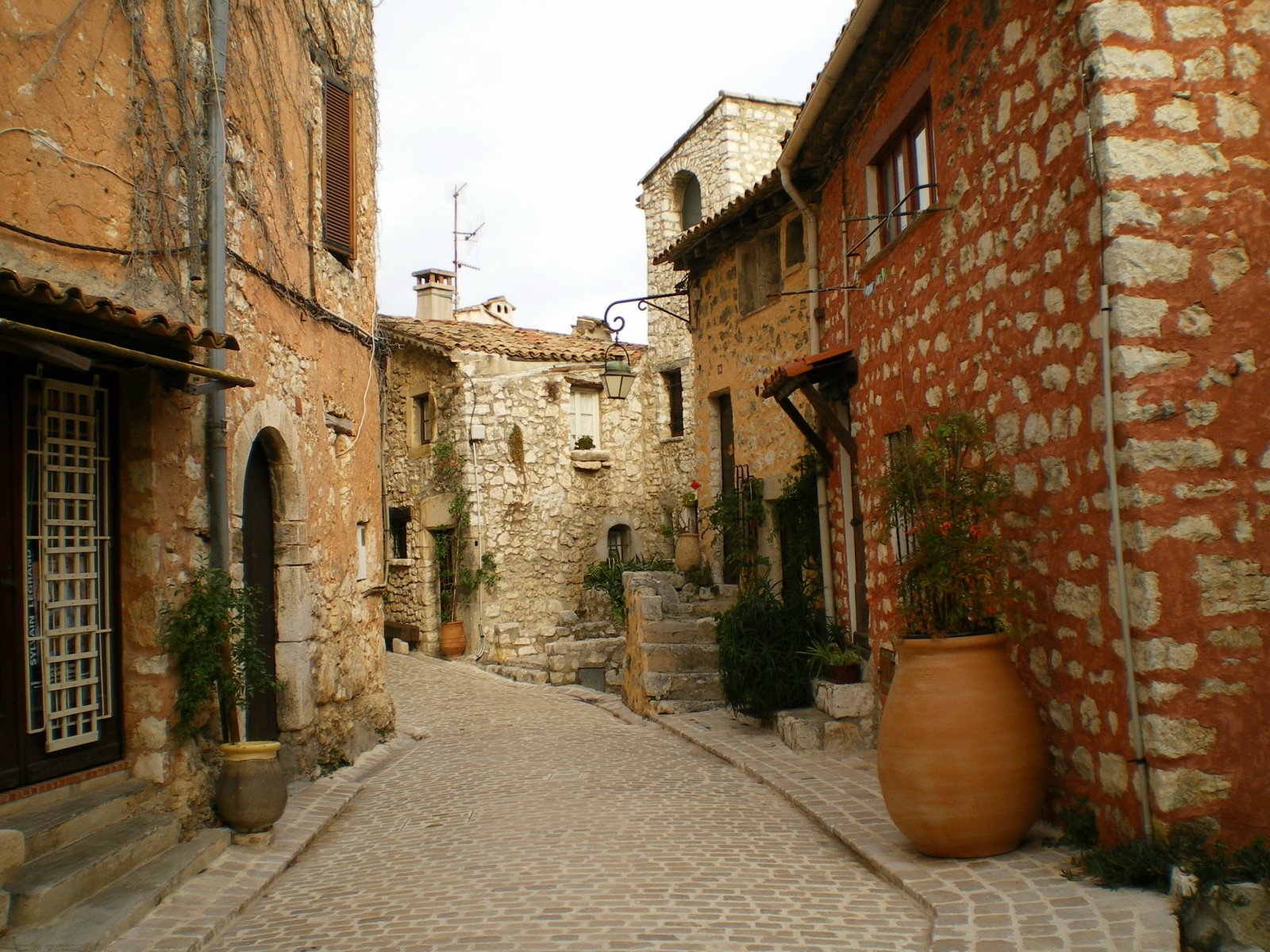 Wallpapers Trips : Europ France > Provence-Alpes-Cte d'Azur tourrettes sur loup, ruelle