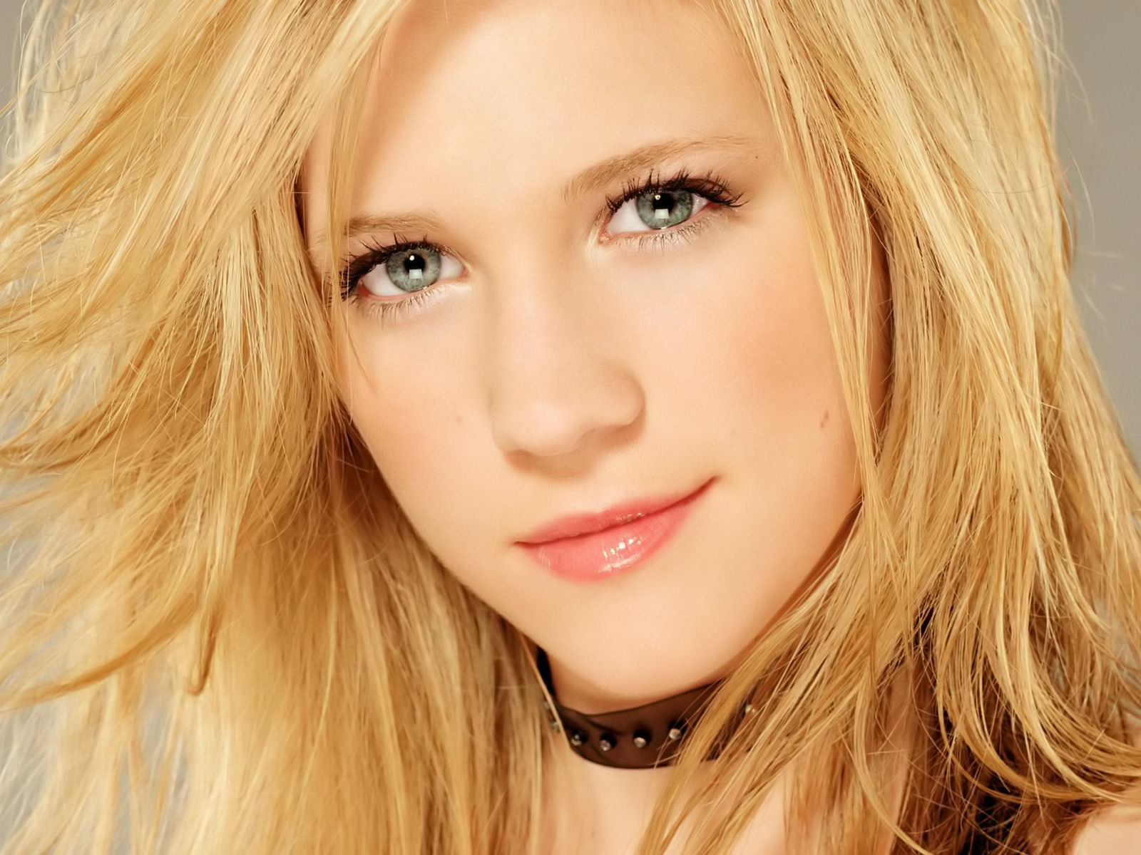 Fonds d'cran Clbrits Femme Brittany Snow 