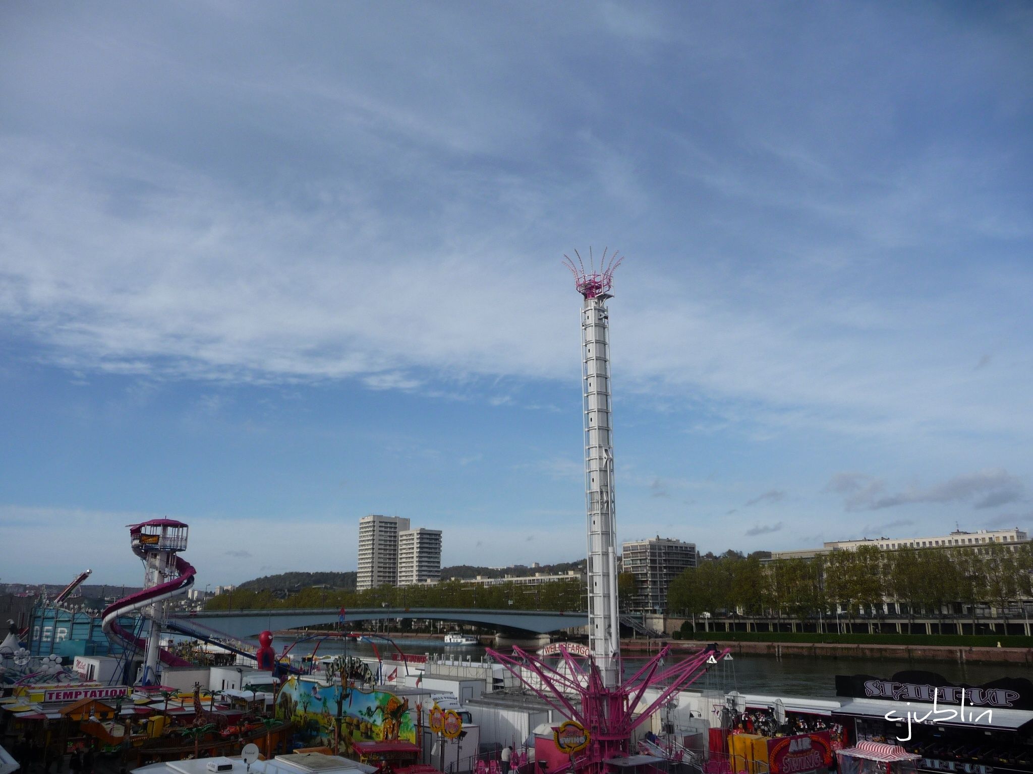 Wallpapers Constructions and architecture Amusement Parks > Funfairs la foire en fte