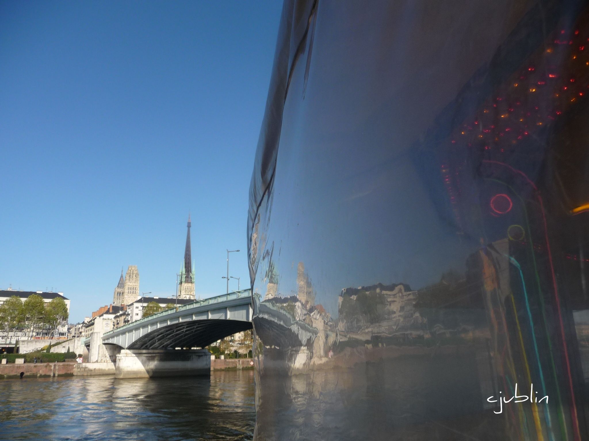 Fonds d'cran Nature Eau - Reflets l'eau et le mange...toute une histoire