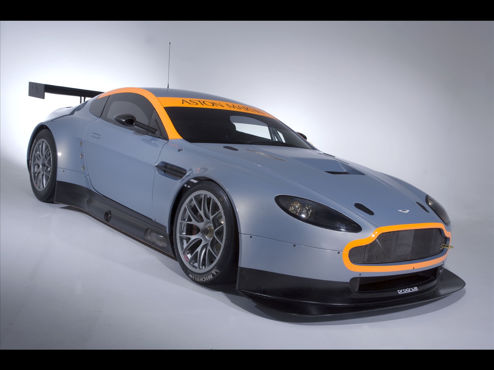 Fonds d'cran Voitures Aston Martin Aston Martin Vantage GT2