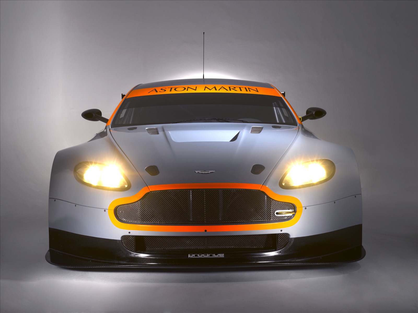 Fonds d'cran Voitures Aston Martin Aston Martin Vantage GT2