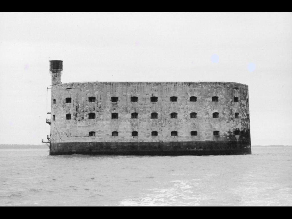 Fonds d'cran Voyages : Europe France > Poitou Charente Fort Boyard depuis l'ocan