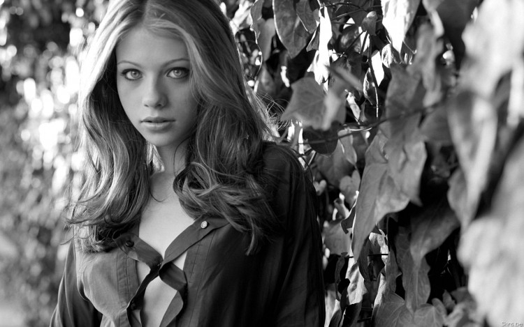 Wallpapers Celebrities Women Michelle Trachtenberg Wallpaper N220107