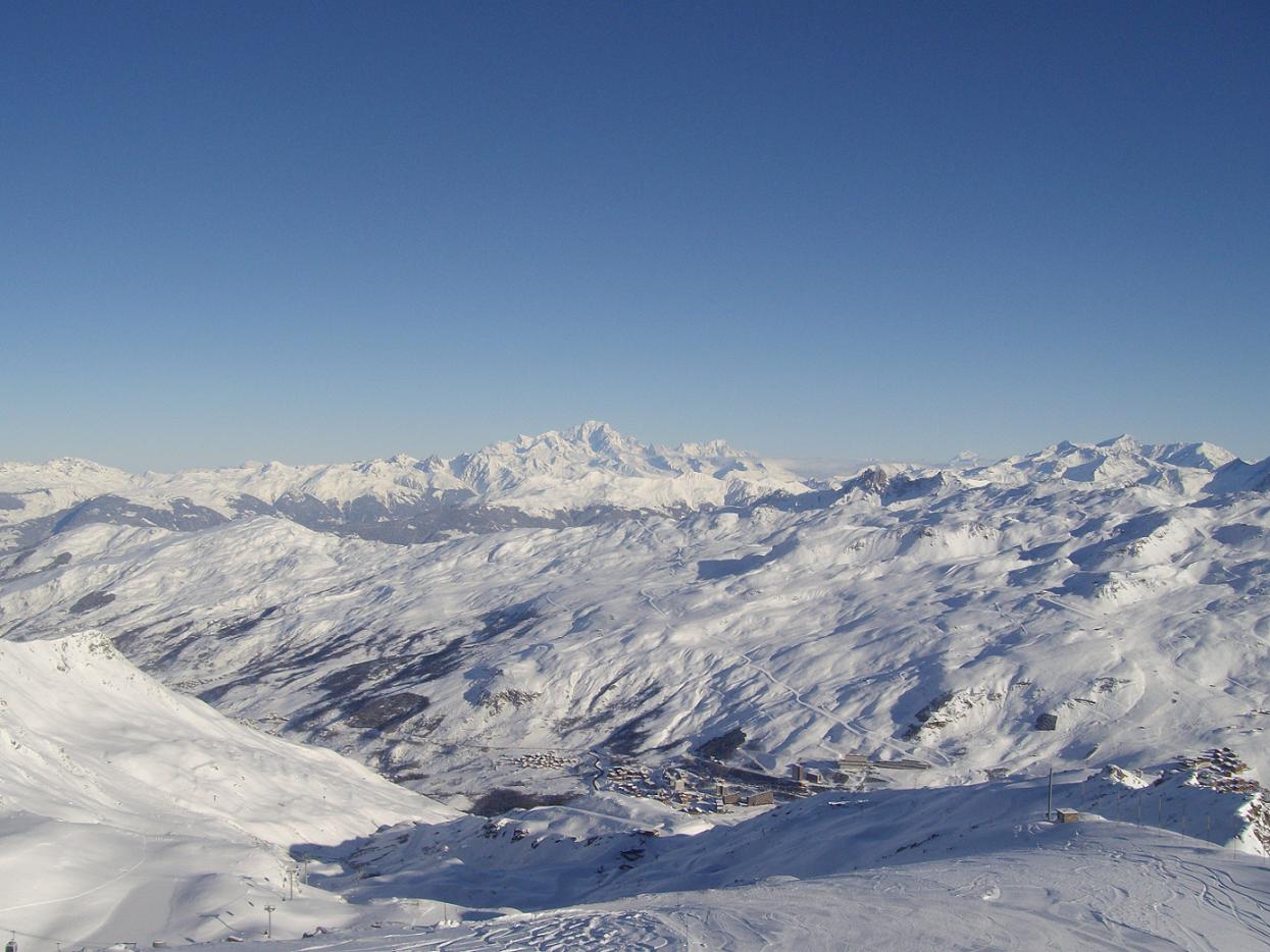 Fonds d'cran Nature Montagnes vu du mont blanc en haut des mnuires (mont masse)