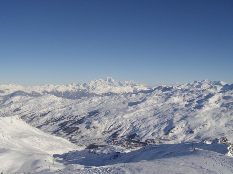 Fonds d'cran Nature Montagnes vu du mont blanc en haut des mnuires (mont masse)