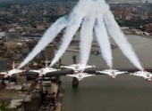 Fonds d'cran Avions F-16 Fighting Falcons U.S. Air Force Thunderbirds over New York City