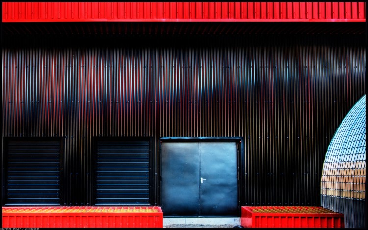 Wallpapers Constructions and architecture Modern world Entrepot rouge et noir