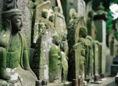 Fonds d'cran Constructions et architecture Sculptures dans un cimetire japonais