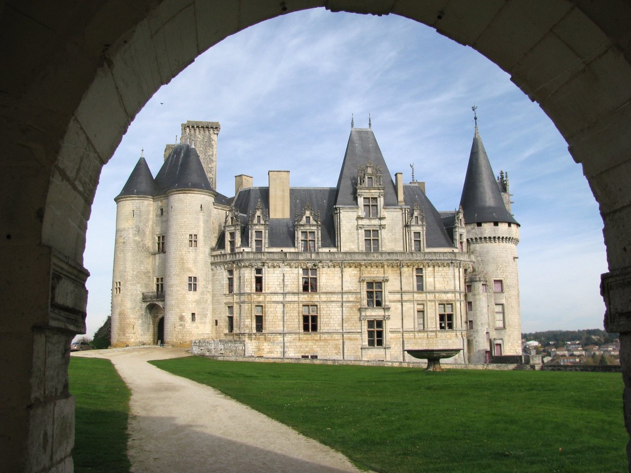 Fonds d'cran Constructions et architecture Chteaux - Palais Chateau de La rochefoucauld 16