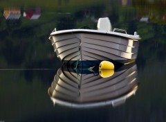 Fonds d'cran Bateaux Reflet de barque