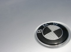 Fonds d'cran Voitures Logo BMW Carbone