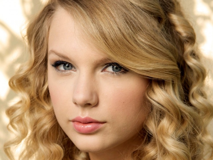 Fonds d'cran Clbrits Femme Taylor Swift Wallpaper N221989