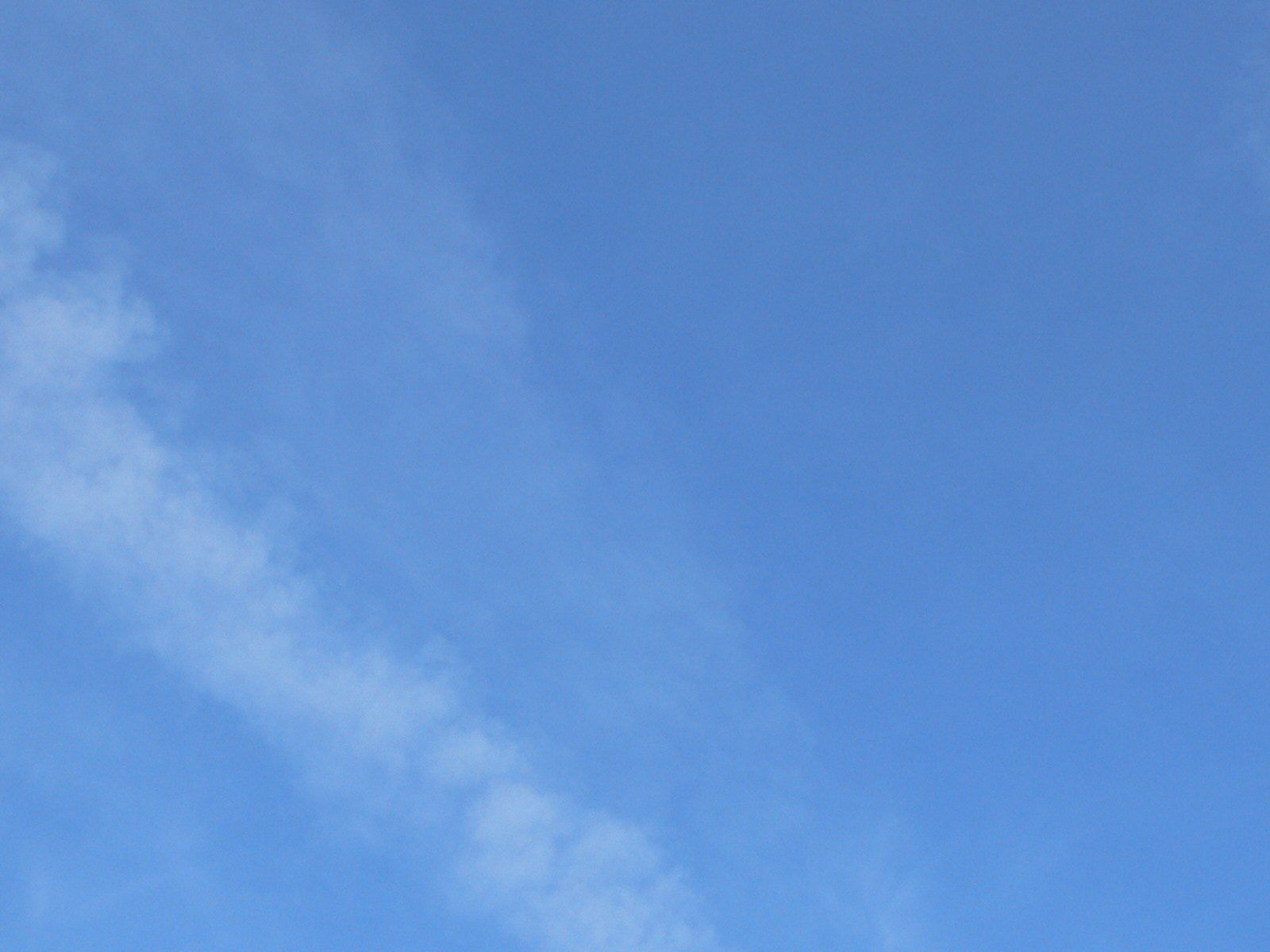 Fonds d'cran Nature Ciel - Nuages Guirlandes de nuages sur ciel bleu