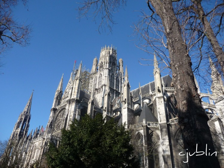 Fonds d'cran Constructions et architecture Edifices Religieux l'glise saint ouen dans l'azur