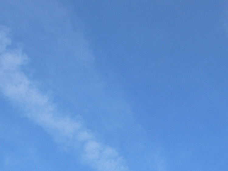 Fonds d'cran Nature Ciel - Nuages Guirlandes de nuages sur ciel bleu