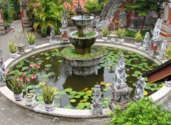 Fonds d'cran Nature Jardin d'un temple bouddhiste balanais