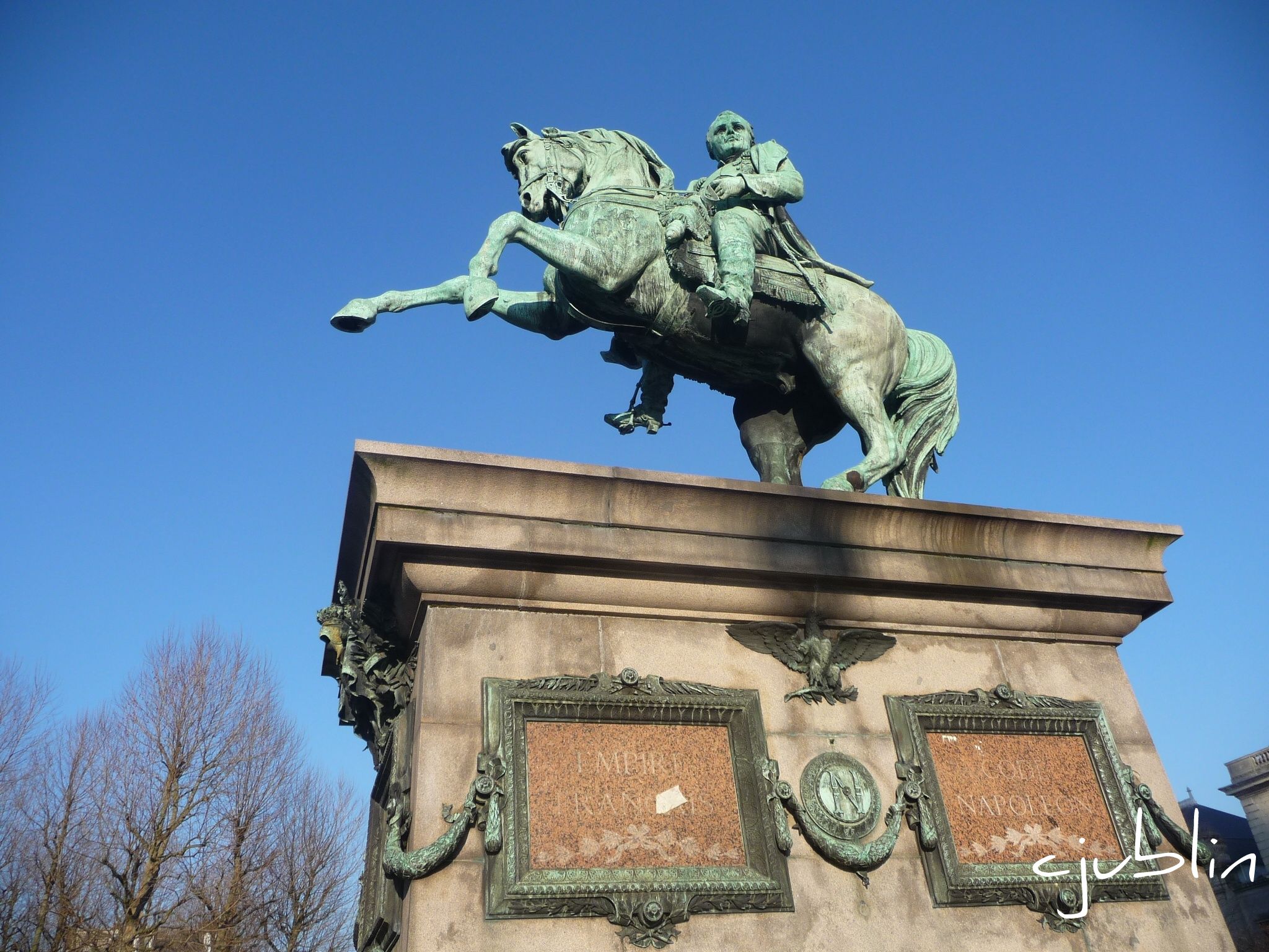 Fonds d'cran Objets Statuettes - Sculptures et Napolon tronait dans le ciel