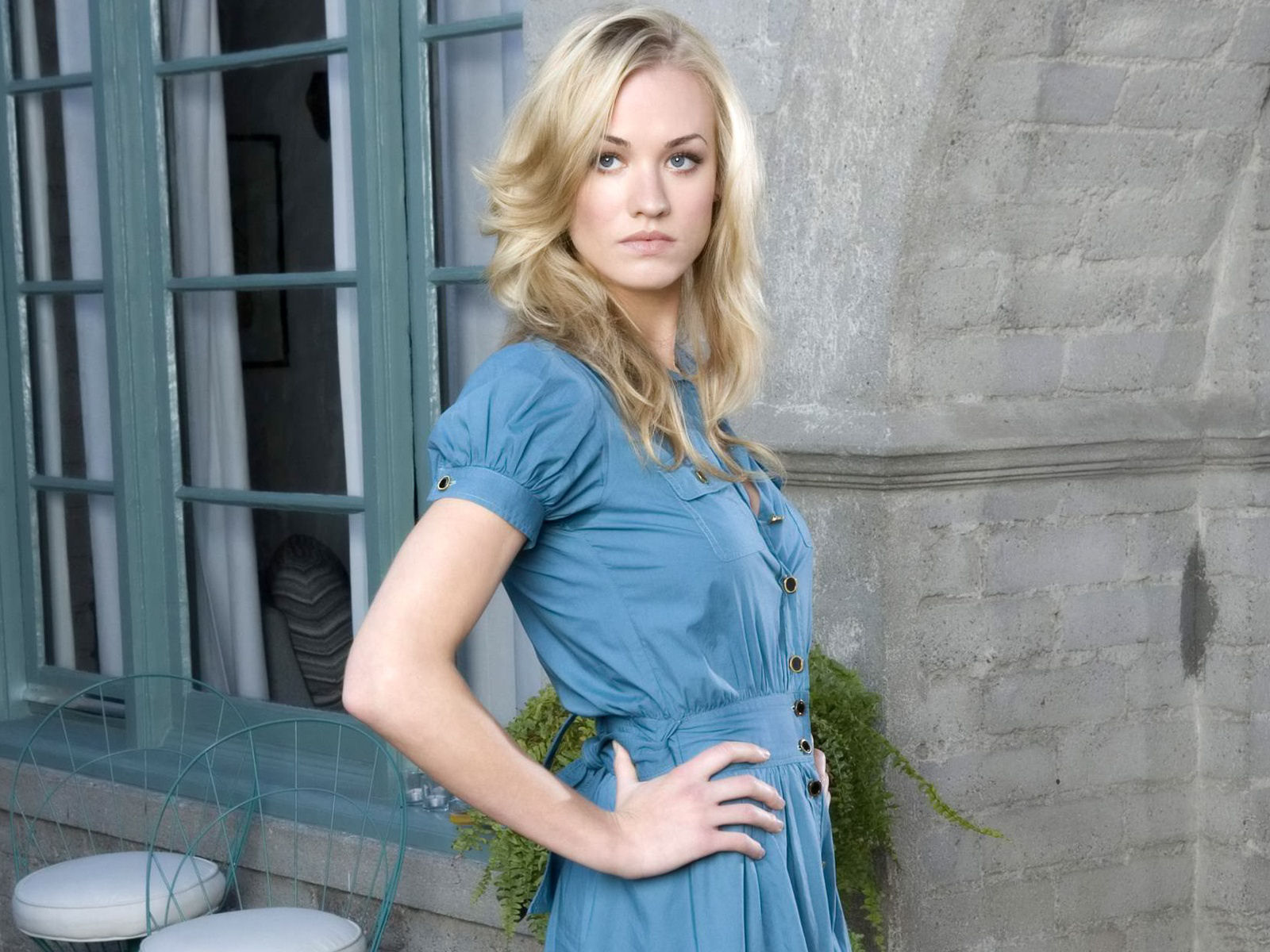 Fonds d'cran Clbrits Femme Yvonne Strahovski 