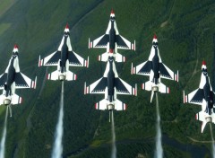 Fonds d'cran Avions Thunderbirds upside down