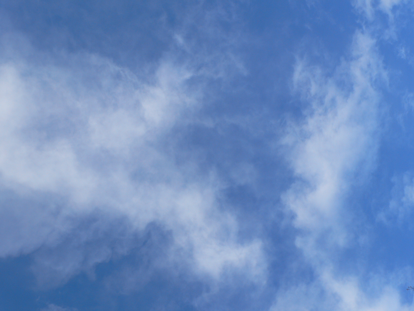 Fonds d'cran Nature Ciel - Nuages Les nuages voyagent