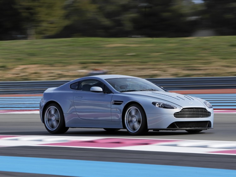 Fonds d'cran Voitures Aston Martin V12 Vantage RS Concept