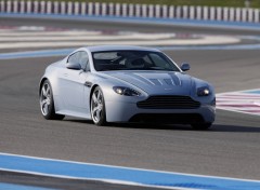 Fonds d'cran Voitures V12 Vantage RS Concept