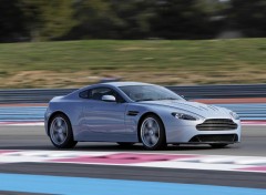 Fonds d'cran Voitures V12 Vantage RS Concept