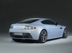 Fonds d'cran Voitures V12 Vantage RS Concept