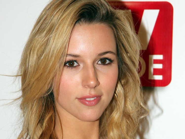 Fonds d'cran Clbrits Femme Alona Tal Wallpaper N224226