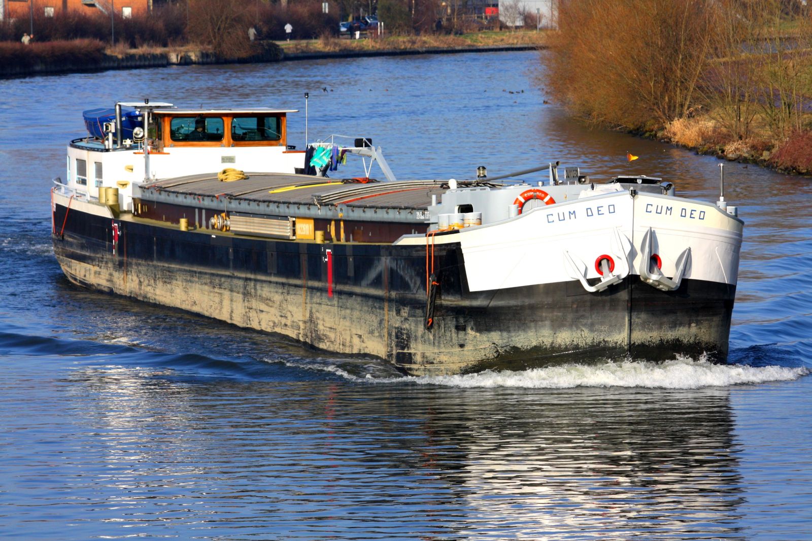 Wallpapers Boats Barges Pniche rentrant sur le canal de la Lys  Lille