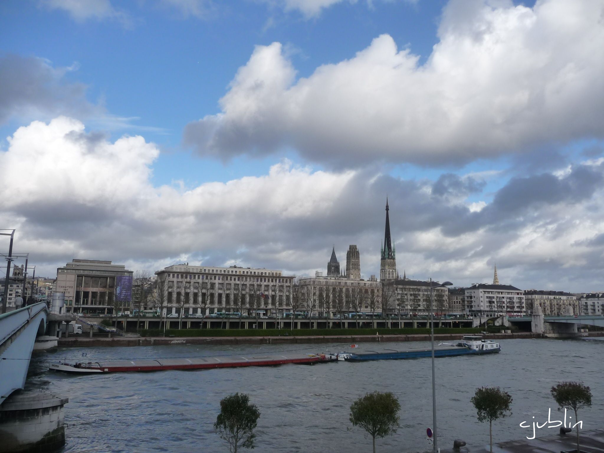 Wallpapers Nature Rivers - Torrents une pniche dans la Seine