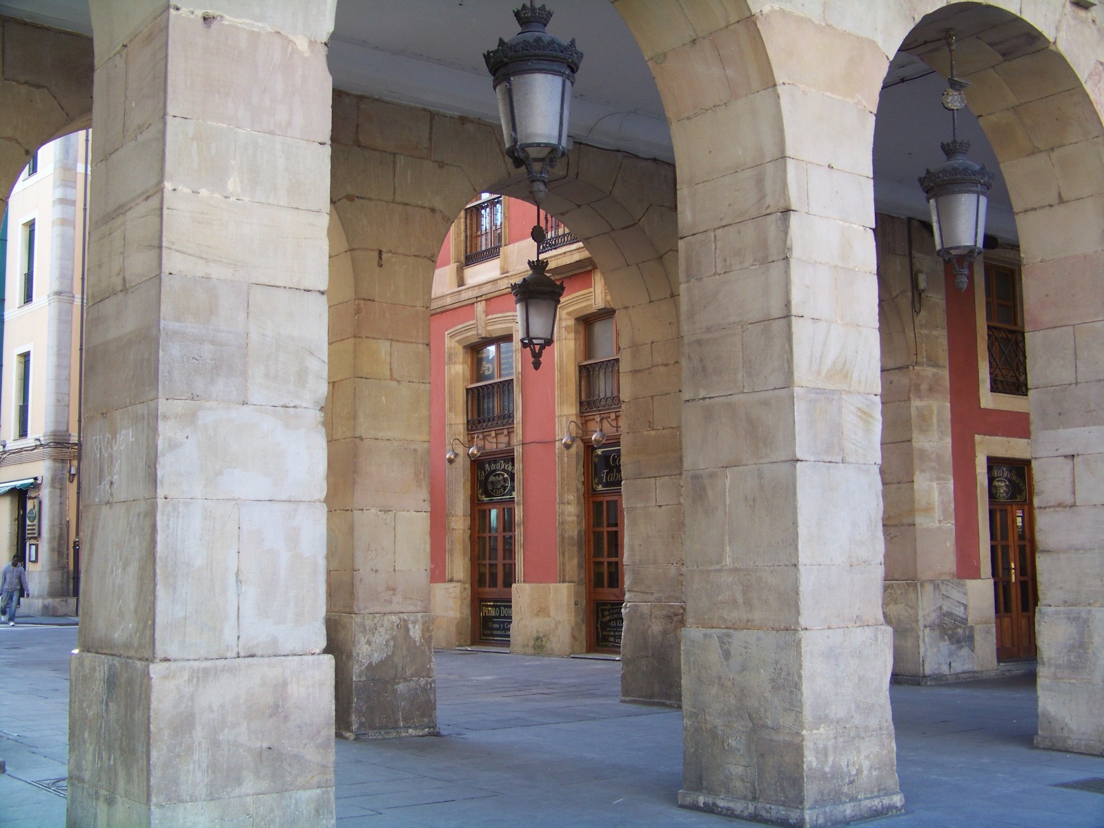 Wallpapers Constructions and architecture Streets Des arcs du conseil municipal de Gijn  (Asturias).