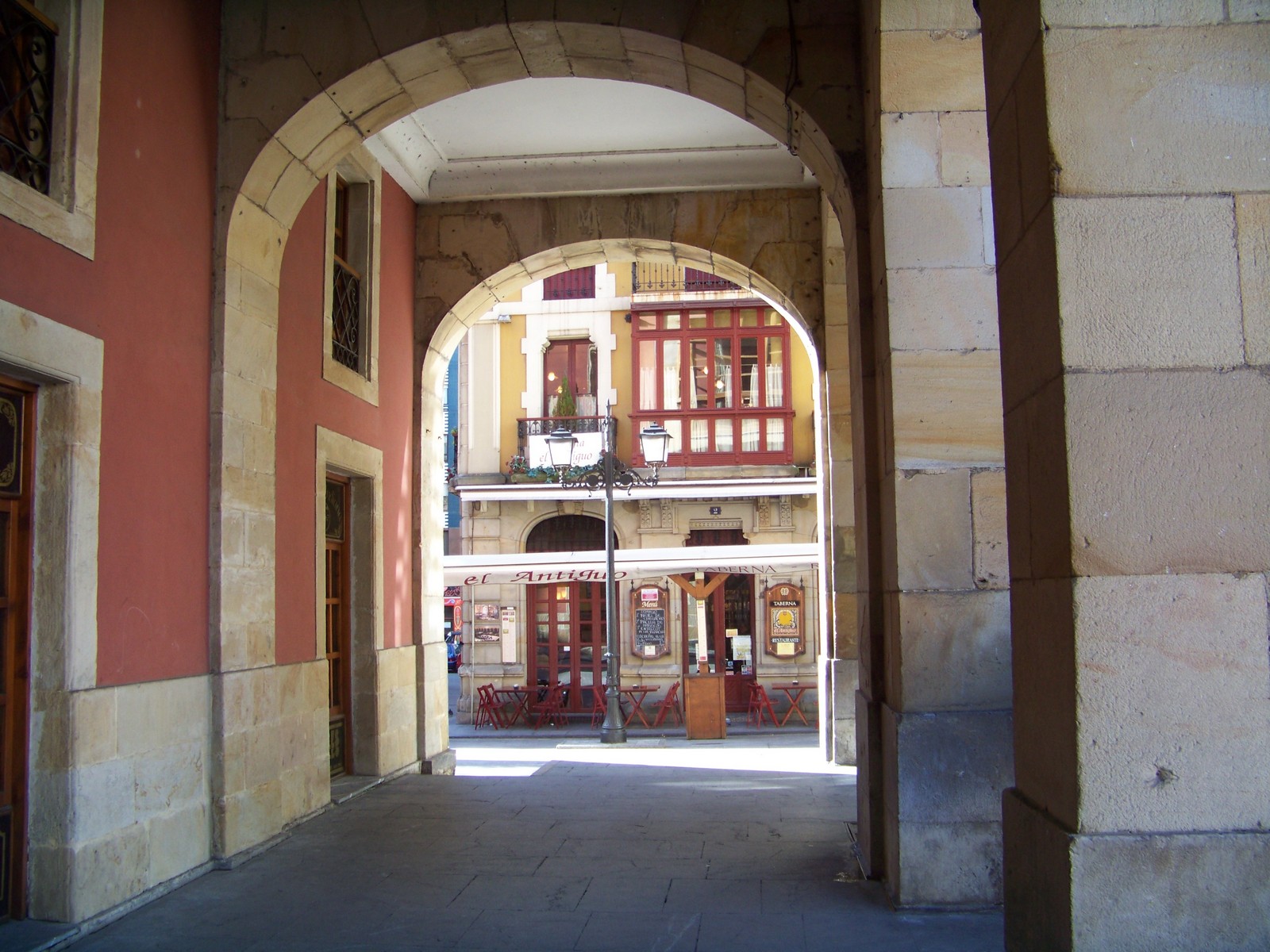 Fonds d'cran Constructions et architecture Rues - Ruelles Des arcs du conseil municipal de Gijn  (Asturias).