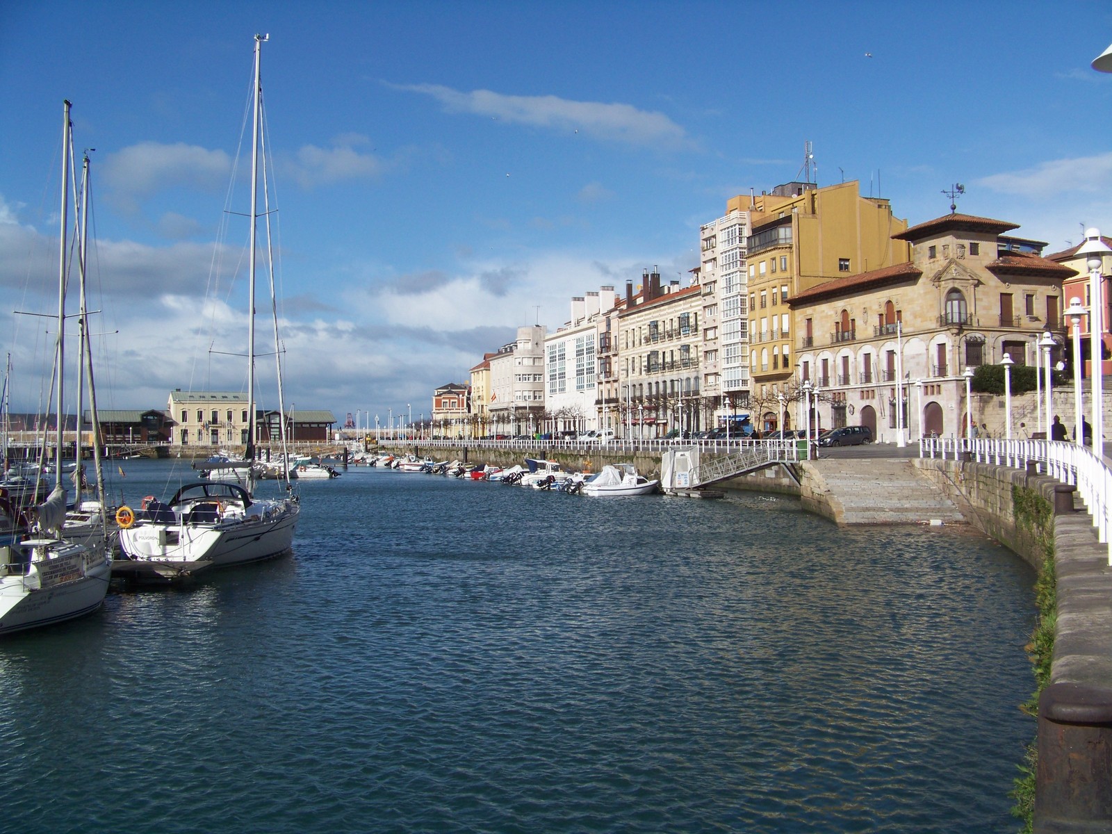 Wallpapers Constructions and architecture Harbours - Docks Port sportif de Gijn (Asturias).