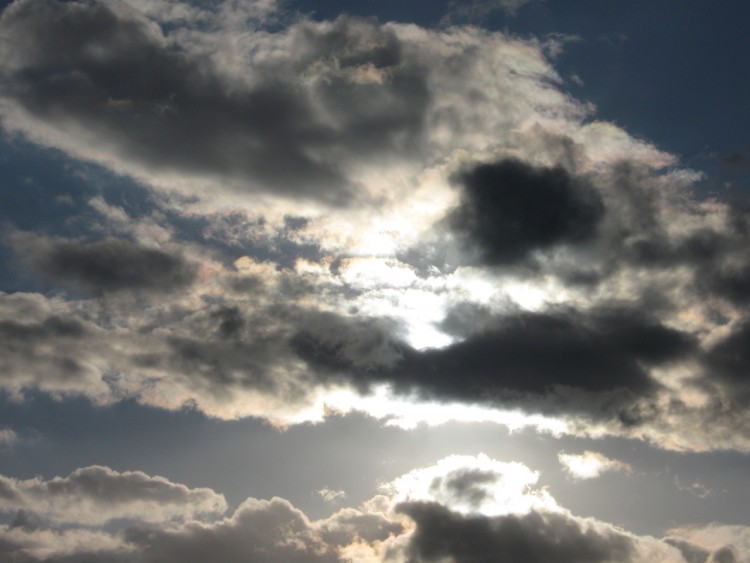 Fonds d'cran Nature Ciel - Nuages Soleil se cachant derrire les nuages