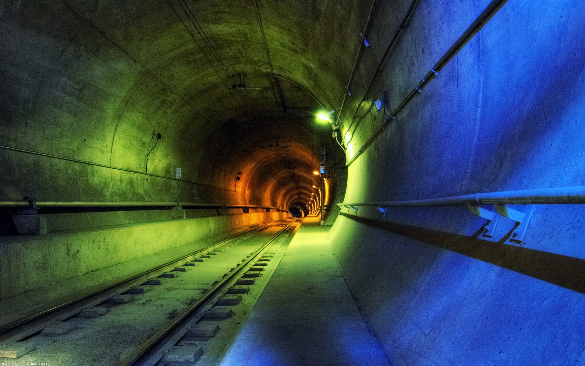 Fonds d'cran Constructions et architecture Tunnels Couleurs dans un tunnel