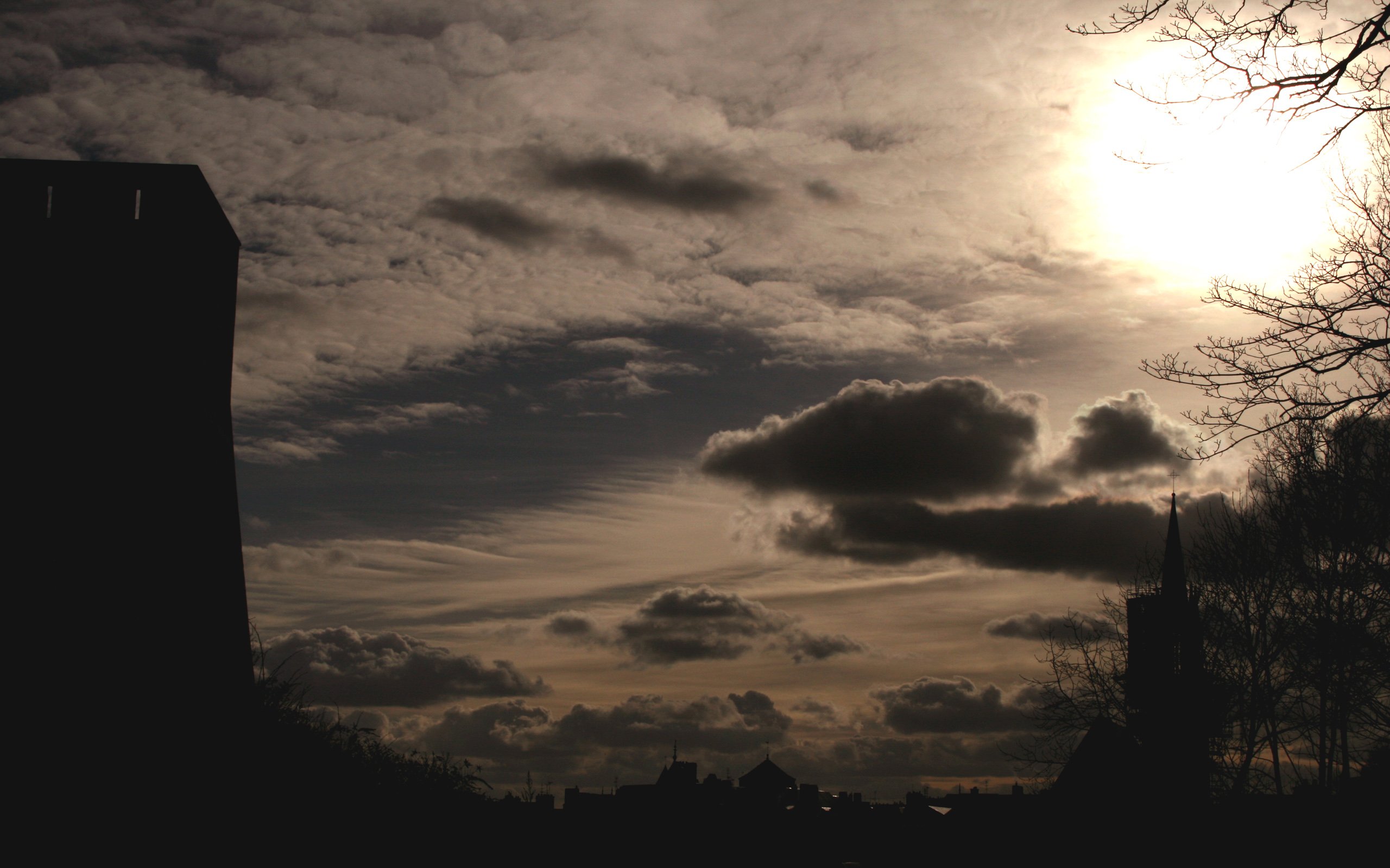 Fonds d'cran Nature Ciel - Nuages Les entrailles de Caen : L' 