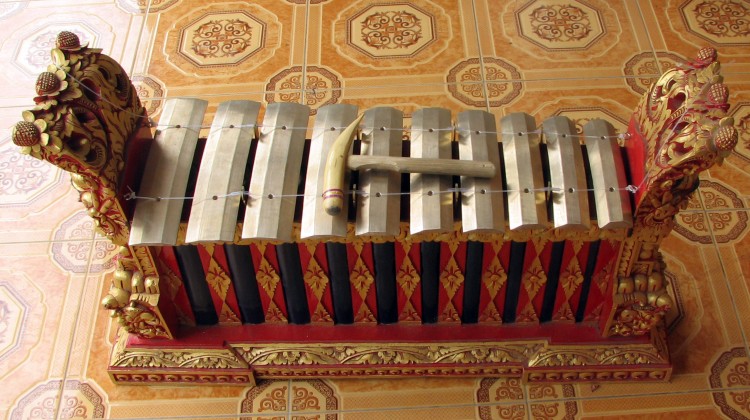 Fonds d'cran Musique Instruments - Divers Mtallophone indonsien utilis dans un orchestre de gamelan