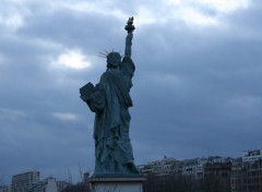 Fonds d'cran Voyages : Europe Rplique de la statue de la libert a Paris