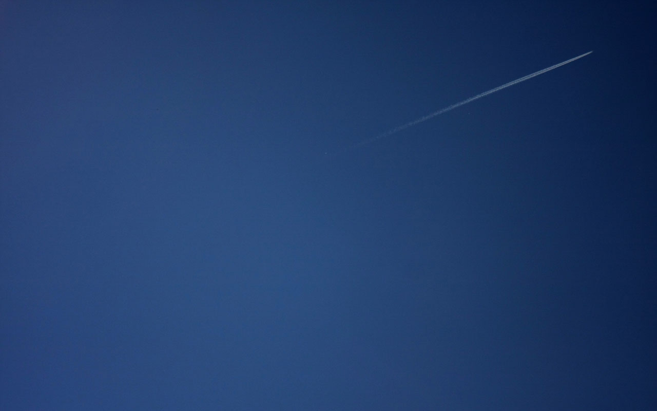 Wallpapers Nature Skies - Clouds vapeur d'avion dans un ciel d'azur