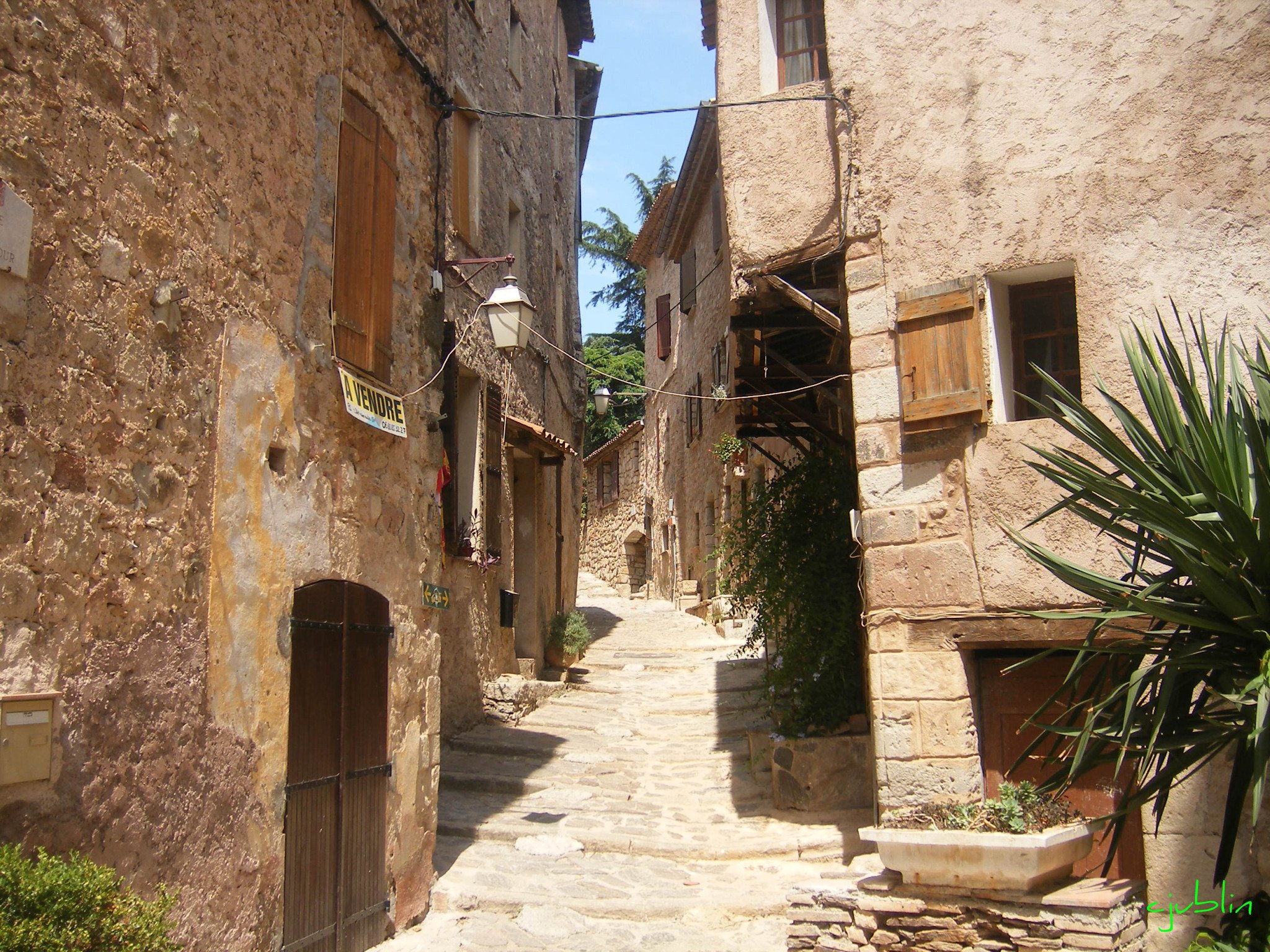 Fonds d'cran Voyages : Europe France > Provence-Alpes-Cte d'Azur au dtour d'une ruelle