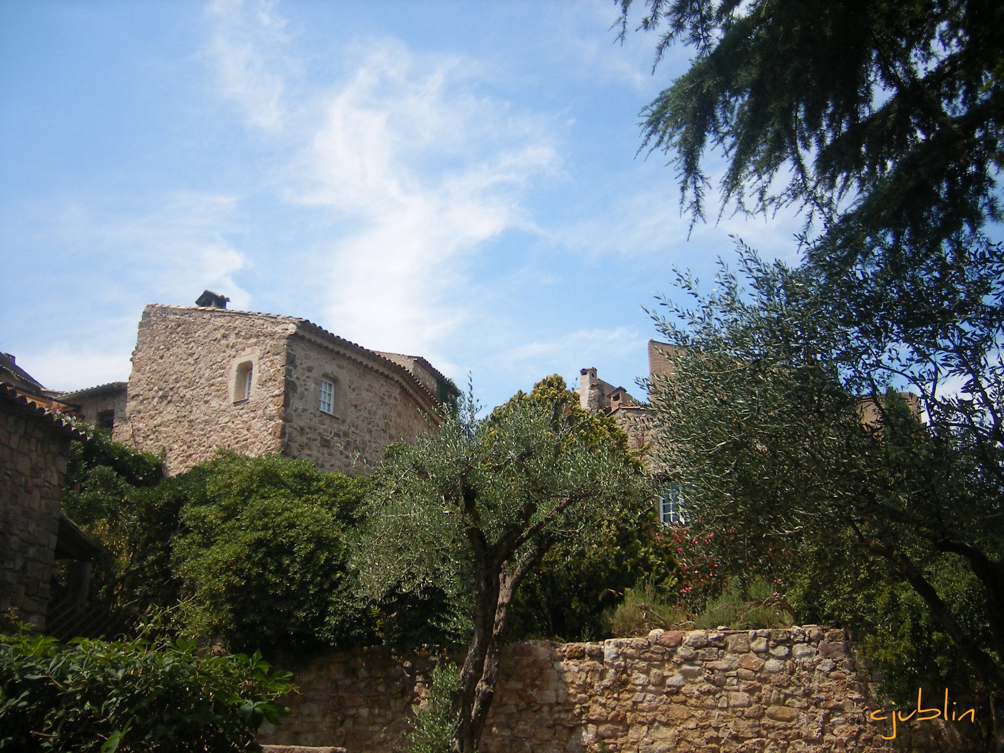 Fonds d'cran Voyages : Europe France > Provence-Alpes-Cte d'Azur les arcs sous les nuages