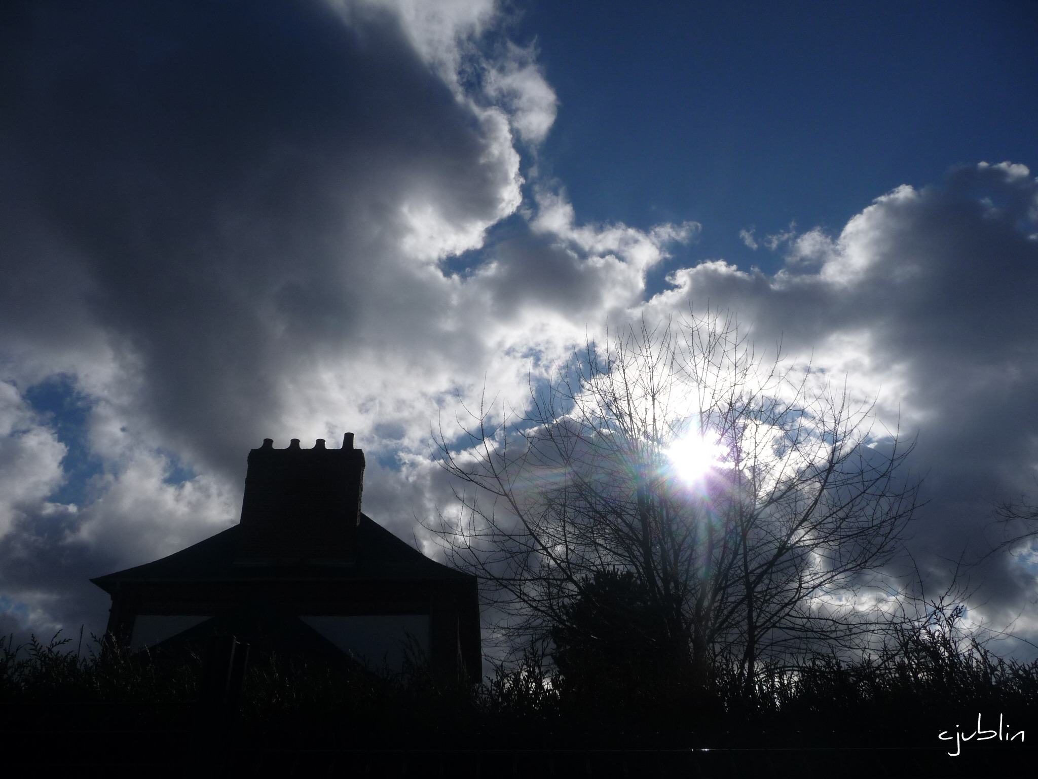 Wallpapers Nature Skies - Clouds une maison dans le soleil