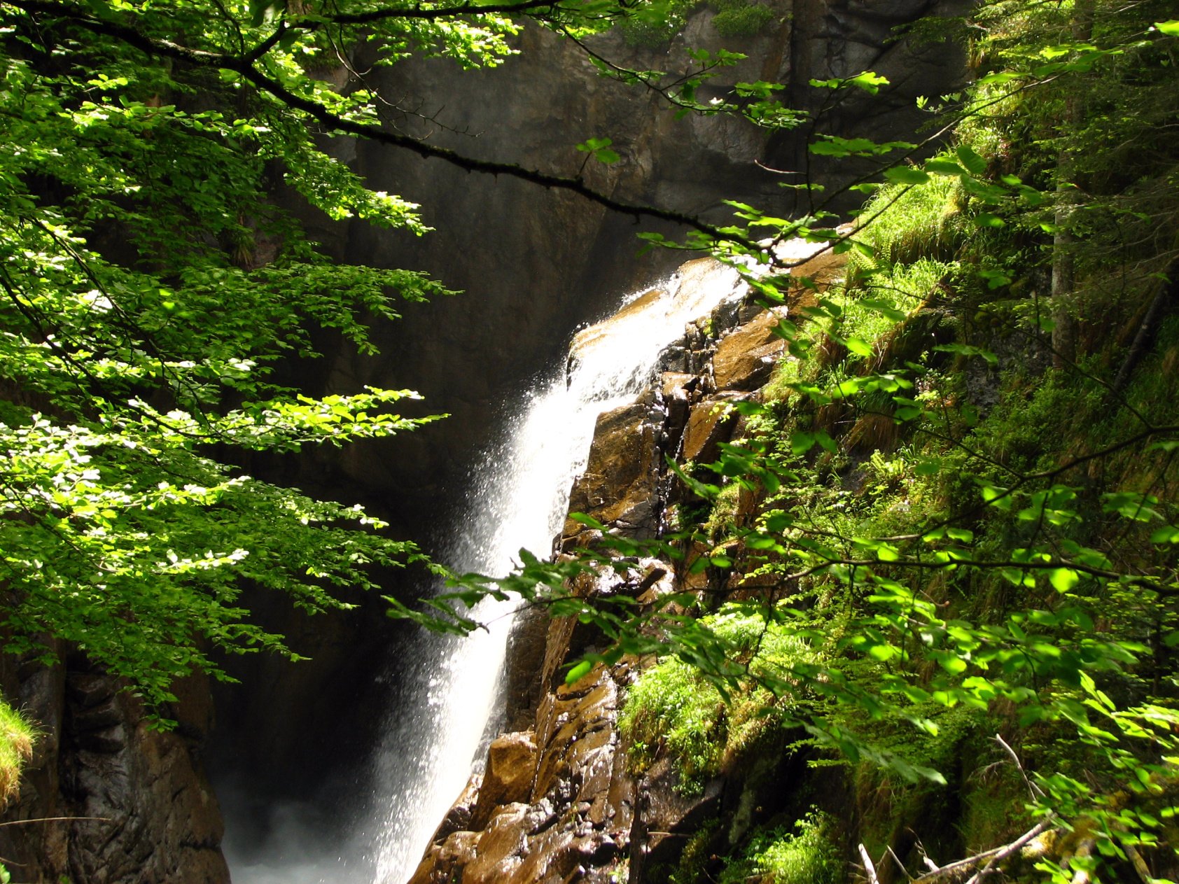 Fonds d'cran Nature Cascades - Chutes Le Val de Geret (Hautes Pyrnes )