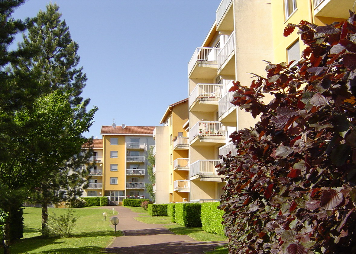 Fonds d'cran Constructions et architecture Grattes-ciel et Immeubles Coproprit Derrire Mont Ferrand (AIN)