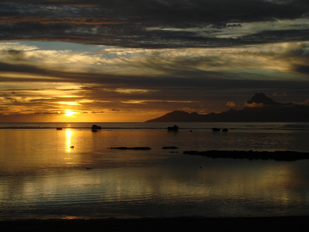 Fonds d'cran Nature Couchers et levers de Soleil Tahitian sunset