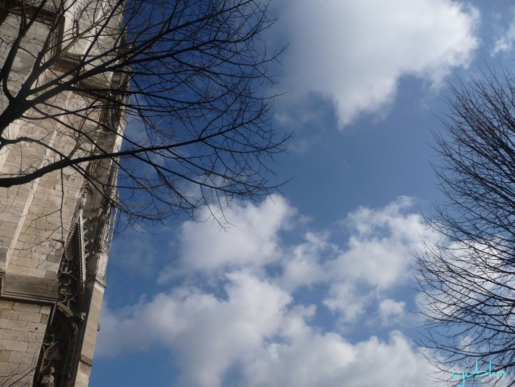 Fonds d'cran Constructions et architecture Edifices Religieux des nuages bien religieux