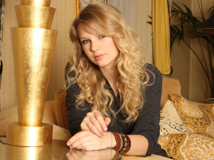 Fonds d'cran Clbrits Femme Taylor Swift Wallpaper N227556