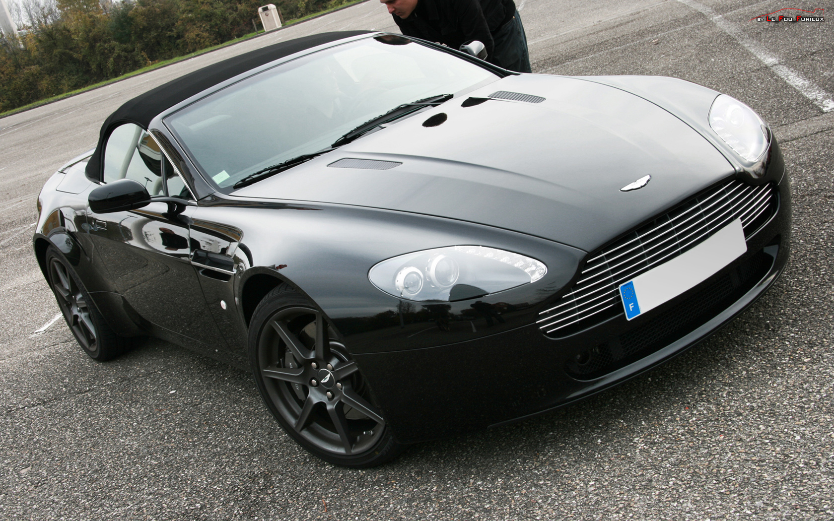 Fonds d'cran Voitures Aston Martin Aston Martin V8 Vantage